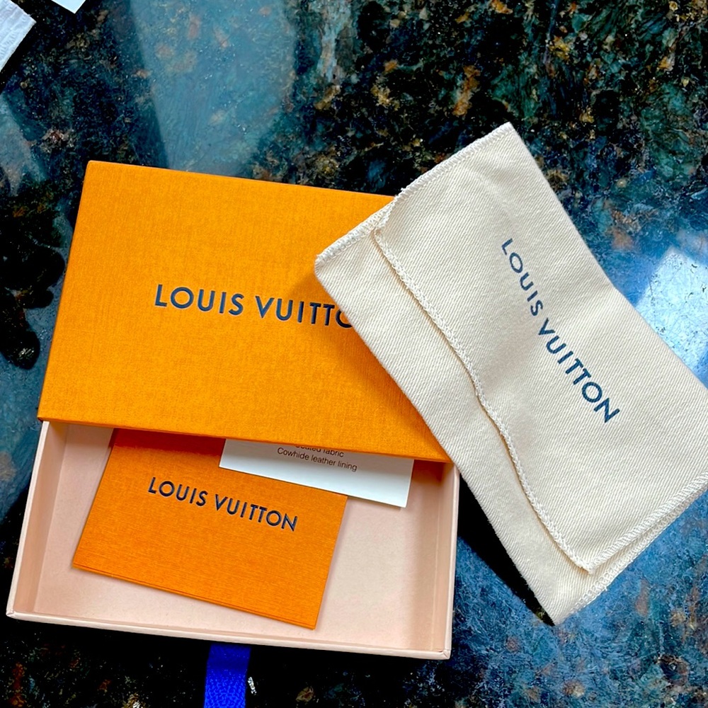 Louis Vuitton Small box and dust cover